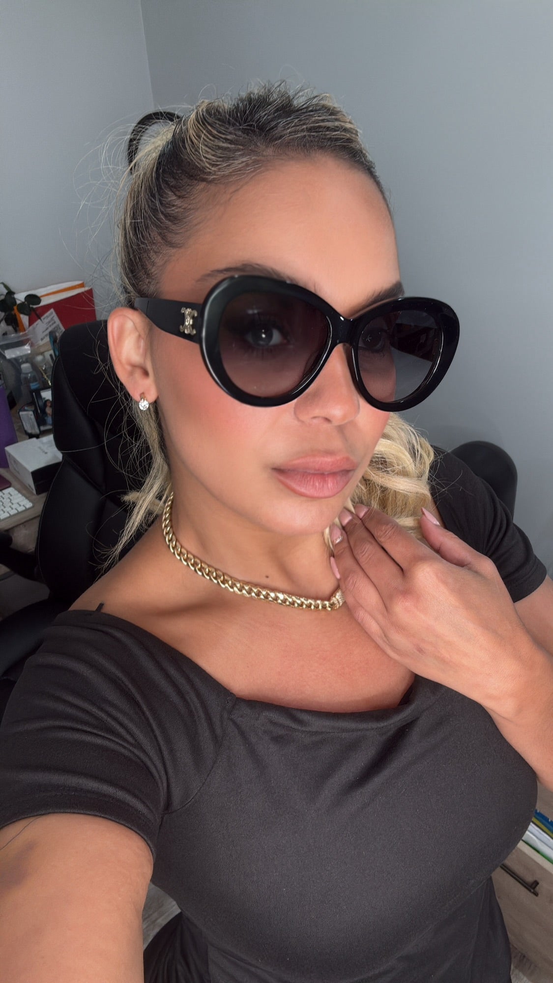 Celine CL40317U 01b

Black Butterfly Sunglasses